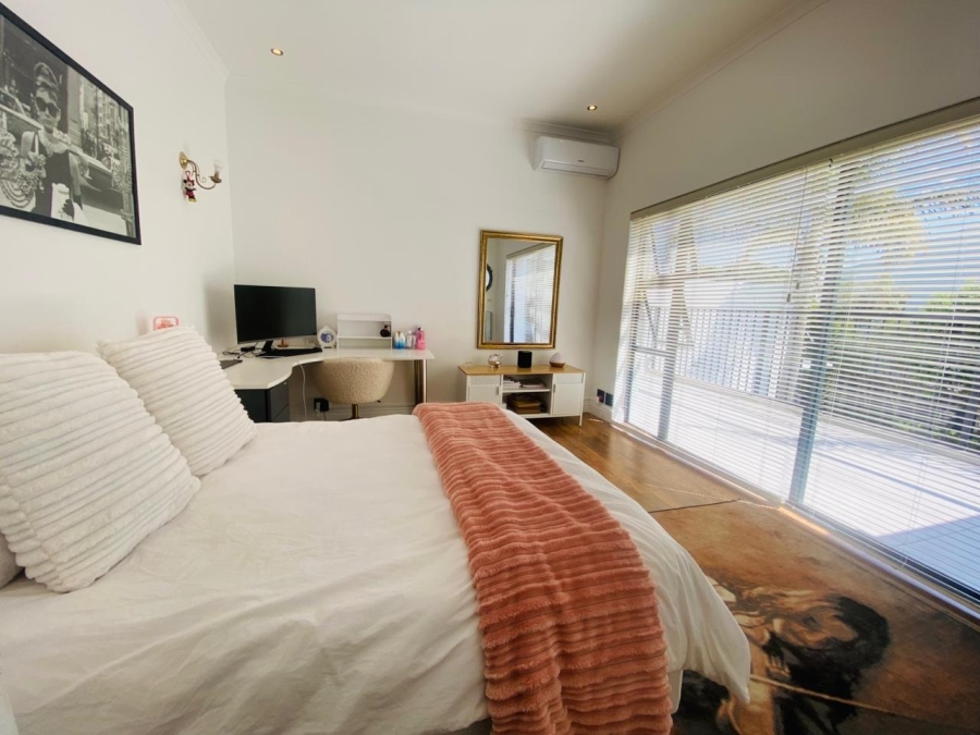 5 Bedroom Property for Sale in Sunset Beach Western Cape
